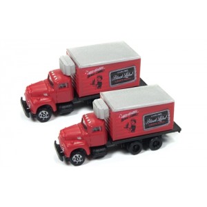 IH R190 Box Refrigerator Truck - Carling Black Label (2pk)