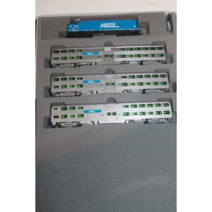 Chicago Metra F40PH Commuter Train Set
